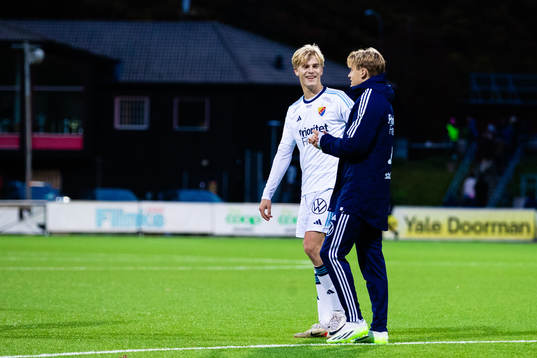 Djurgårdens Lucas Bergvall jublar med Oskar Fallenius