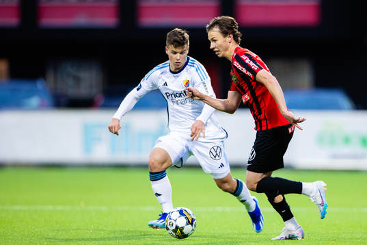 Djurgårdens Samuel Dahl och Brommapojkarnas Alex Timossi