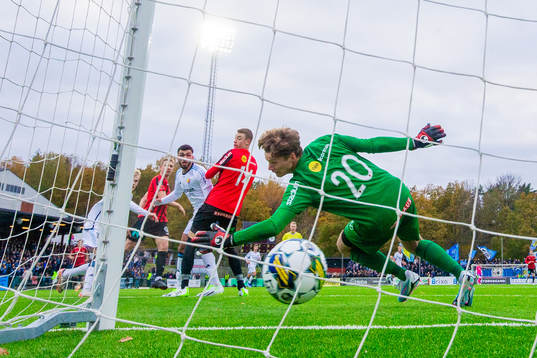 Djurgårdens Lucas Bergvall gör 0-1 bakom Brommapojkarnas