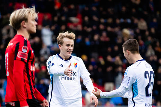 Djurgårdens Oskar Fallenius jublar med Samuel Dahl