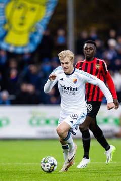 Djurgårdens Lucas Bergvall oc Brommapojkarnas Zeidane