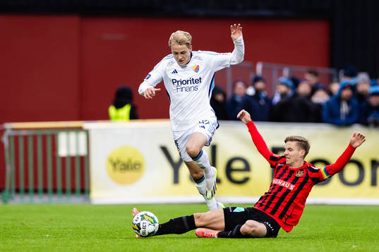 Djurgårdens Oskar Fallenius och Brommapojkarnas Samuel