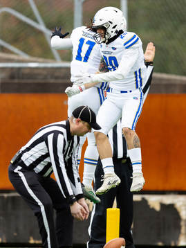 Simone Alinovi of Italy celebrates