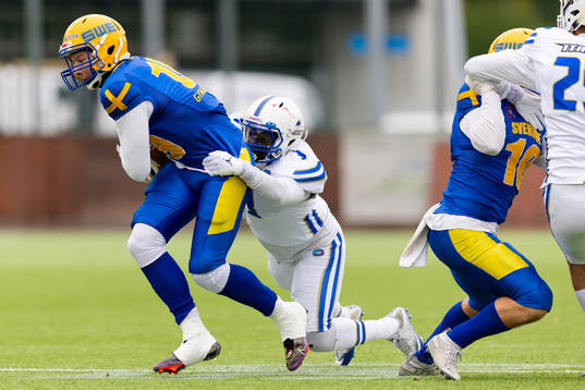 Michiel Abera Jote of Italy and Anton Jallai of Sweden
