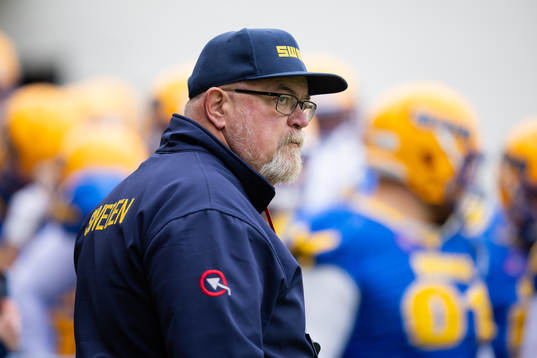 Head coach BD Kennedy of Sweden