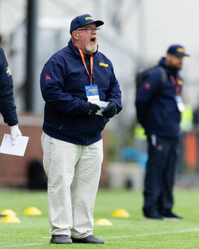 Head coach BD Kennedy of Sweden