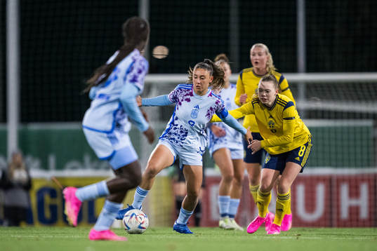 Olaya of Spanien and Bea Sprung of Sweden