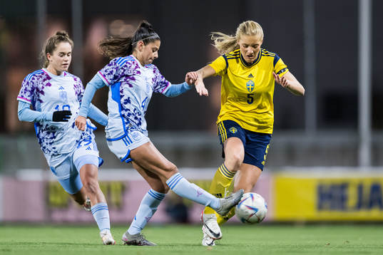 Noemi of Spain and Smilla Holmberg of Sweden