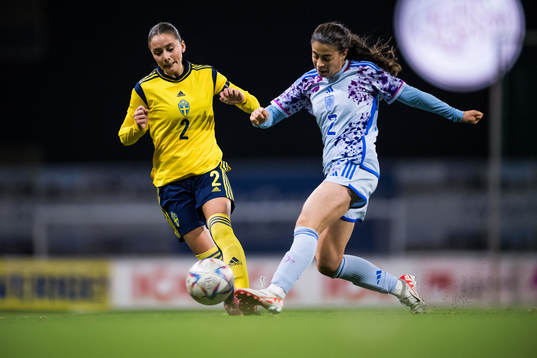 Vera Blom of Sweden and Judit of Spain
