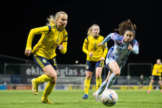 Tilda Sandén of Sweden and Judit of Spain