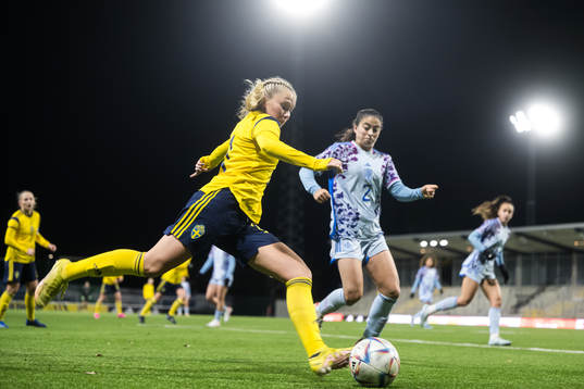 Tilda Sandén of Sweden and Judit of Spain