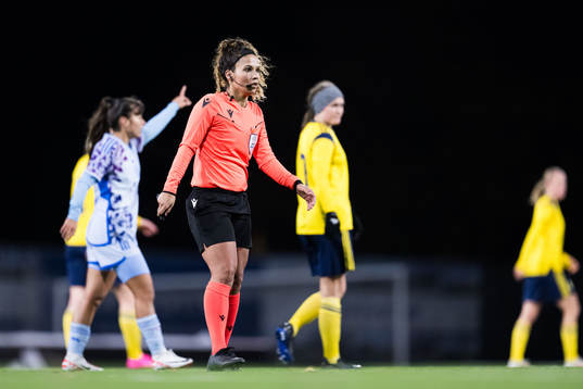 Referee Shona Shukrula