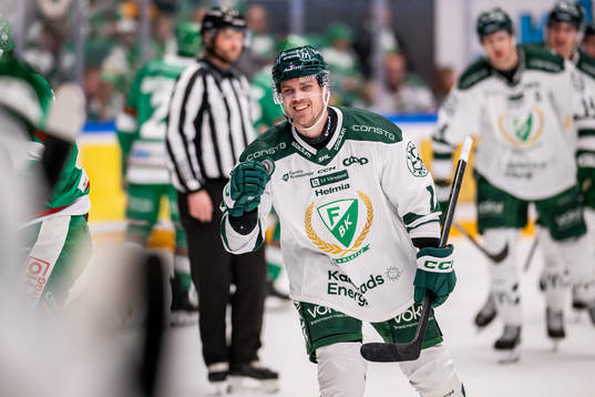 Färjestads Joel Kellman  jublar
