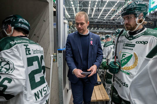 Färjestads tränare Thomas Mitell deppar