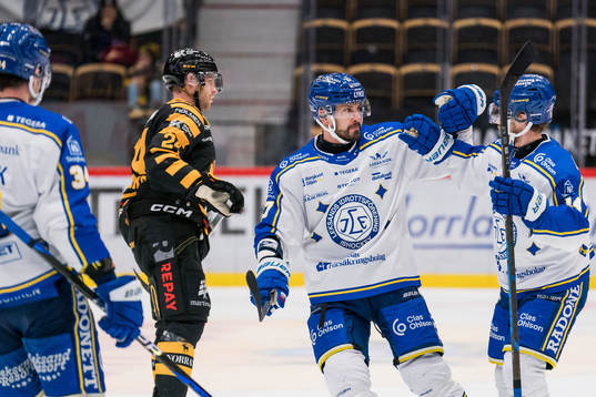 Leksands Marek Hrivik och Oskar Lang jublar