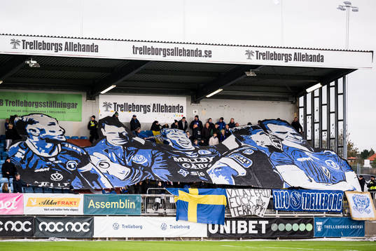 Trelleborgs supportrar med ett tifo