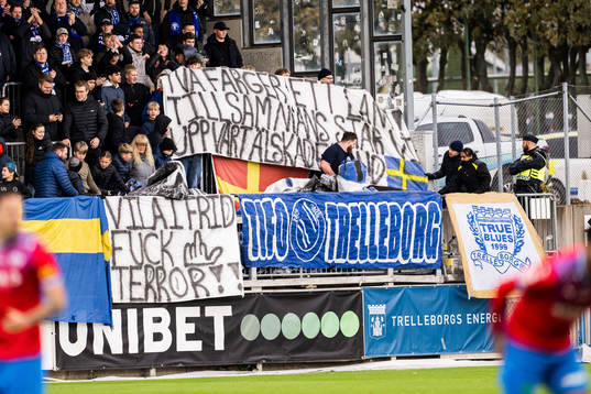 Trelleborgs supportrar med ett tifo