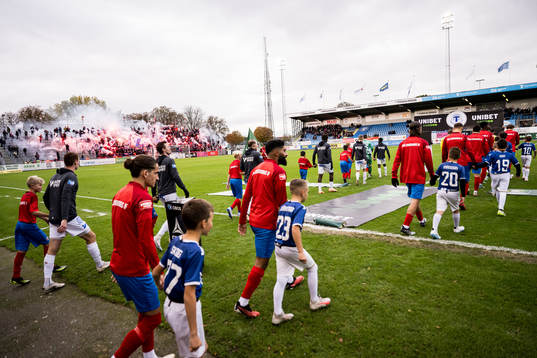Spelarna gör entré