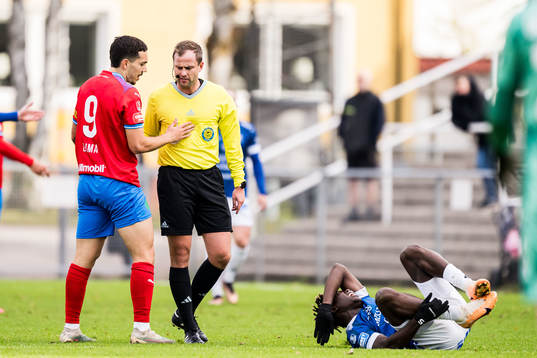 Helsingborgs Lucas Lima och Domare Richard Sundell
