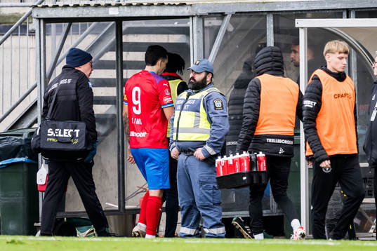 Helsingborgs Lucas Lima lämnar planen