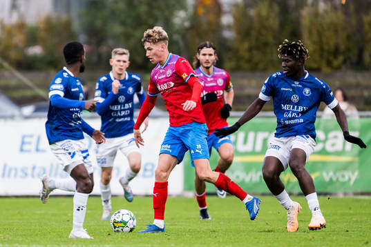 Helsingborgs Benjamin Örn och Trelleborgs Abel Ogwuche