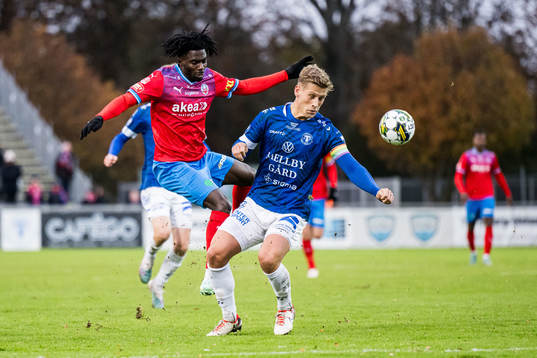 Helsingborgs Benjamin Acquah och Trelleborgs Tobias Karlsson