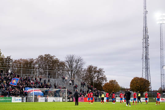 Helsingborgs spelare tackar supportrarna