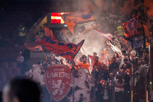 Växjös supportrar med pryo