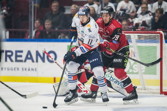 Växjö Lakers HCs Kalle Kossila och IF Malmö Redhawks