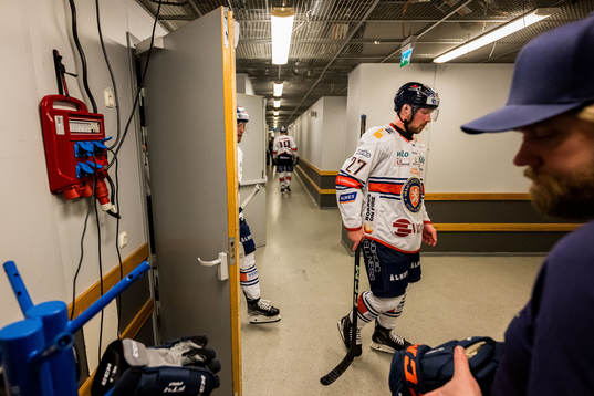 Växjö Lakers HCs Martin Lundberg deppar