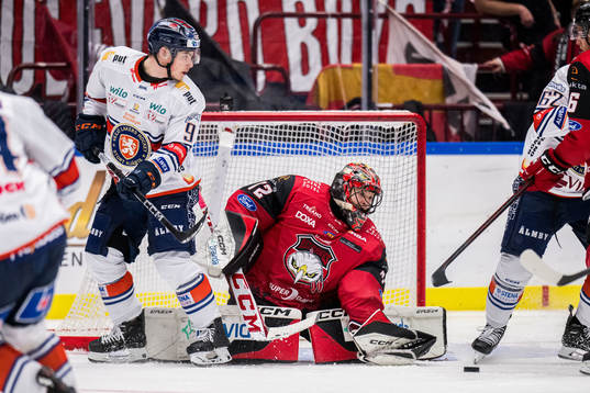 Växjö Lakers HCs Victor Stjernborg och IF Malmö Redhawks