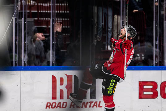 IF Malmö Redhawks Carl Persson jublar