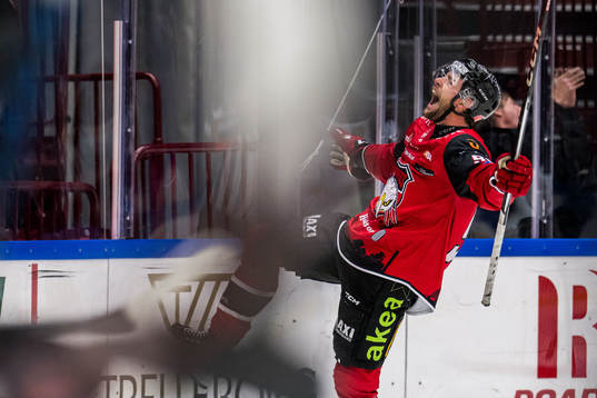 IF Malmö Redhawks Carl Persson jublar
