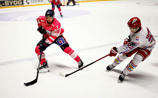 Linköpings John Nyberg lunder ishockeymatchen i SHL mellan