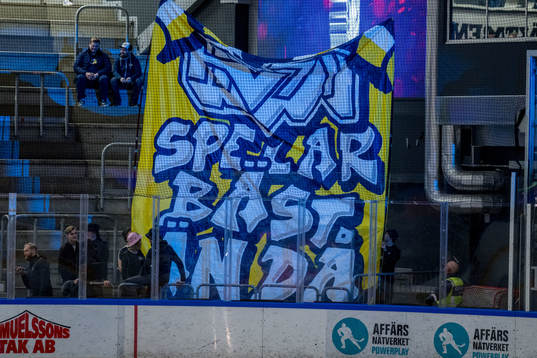 Ett plakat med texten ”HV71 spelar bäst ändå”