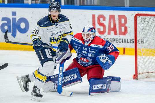 HV71s Joonas Nättinen och Oskarshamns målvakt Emil Kruse