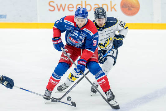Oskarshamns Ahti Oksanen och HV71s Fredrik Forsberg