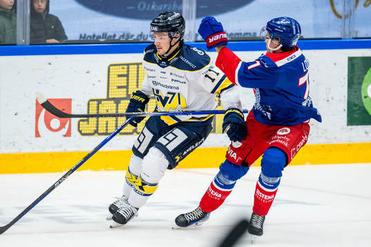 HV71s Simon Önerud och Oskarshamns Viktor Lodin