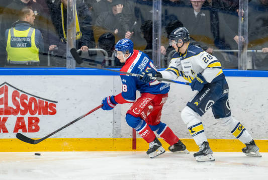 Oskarshamns Hugo Jonasson och HV71s Joonas Nättinen