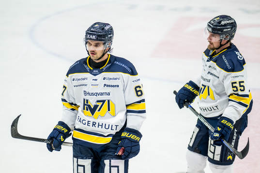 HV71s Oliwer Kaski och Mikael Seppälä deppar