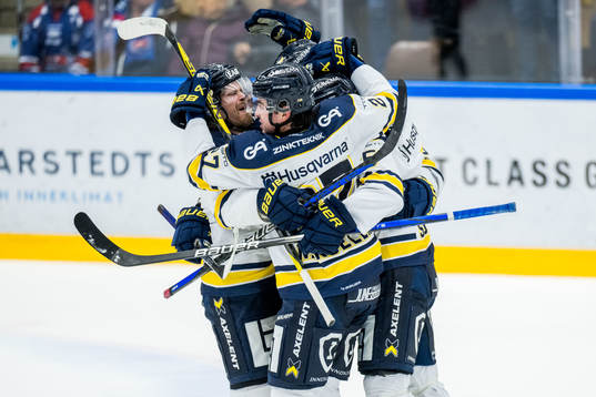 HV71s Victor Sjöholm jublar