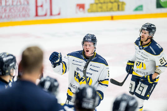 HV71s Victor Sjöholm jublar