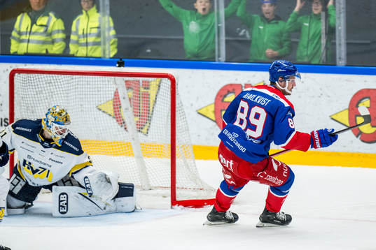 Oskarshamns Patrik Karlkvist jublar