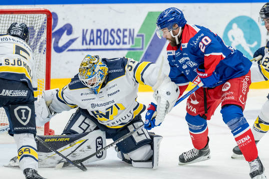 HV71s målvakt Joni Ortio och Oskarshamns Hynek Zohorna