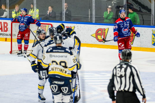 Oskarshamns David Quenneville och Patrik Karlkvist deppar