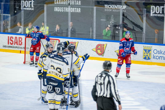 Oskarshamns David Quenneville och Patrik Karlkvist deppar