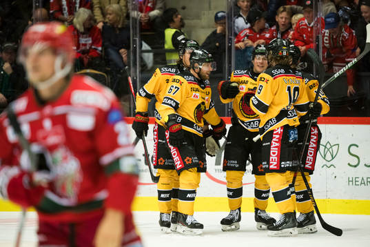 Luleås Erik Gustafsson jublar