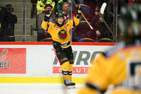 Luleås Erik Gustafsson jublar
