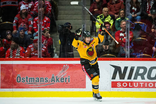 Luleås Erik Gustafsson jublar