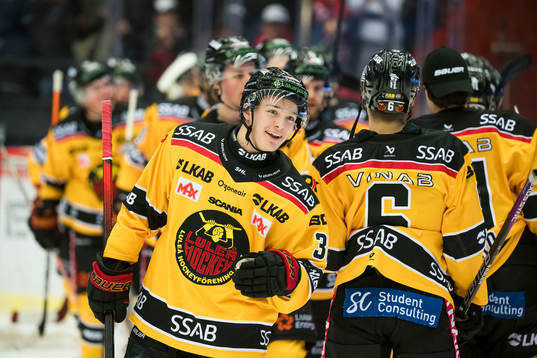 Luleås Olli Nikupeteri jublar